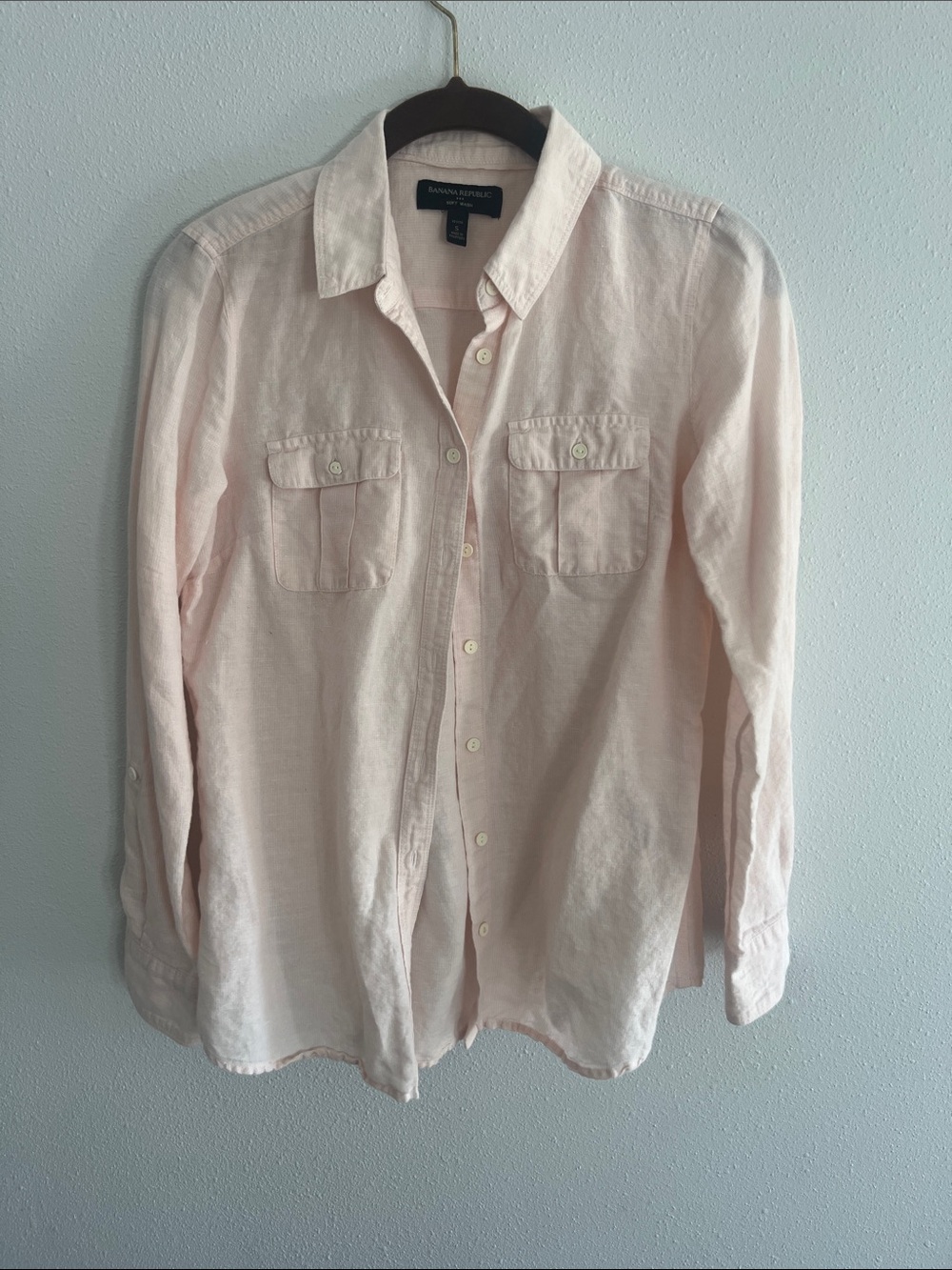 Linen Banana Republic womens Pale Pink Long-Sleeve Button-Down Shirt